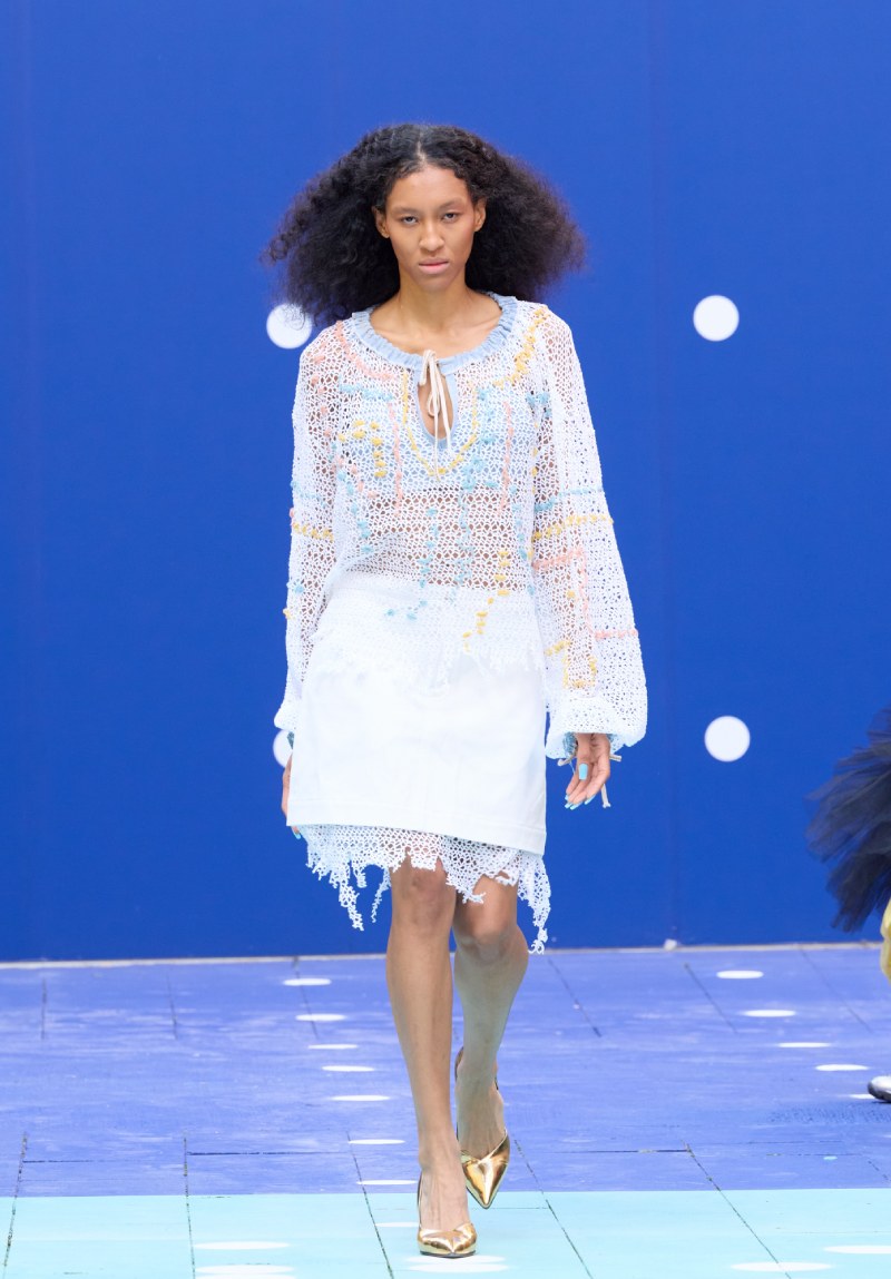 Ksenia Schnaider continúa radicalizando el denim para ss26