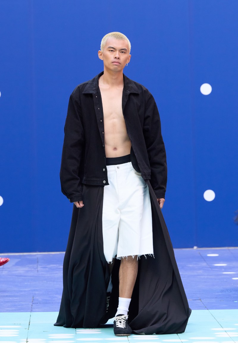 Ksenia Schnaider continúa radicalizando el denim para ss26