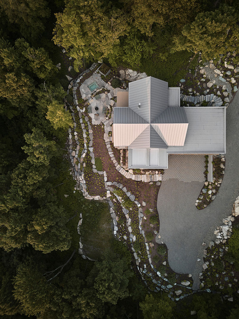 La Croix: casa de Luc Plante que desciende por la montaña