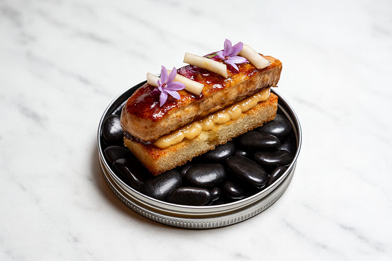 Pamplona celebra su primera Ruta del PintxoPato: Financiers de pato, con base de manzana reineta y foie, propuesta de La huerta de chica