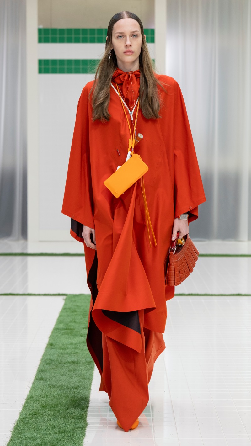 Tendencias de moda primavera verano 2026: looks deportivos y elegantes sporty chic