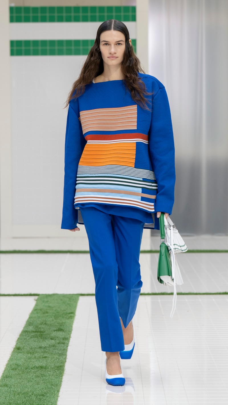 Tendencias de moda primavera verano 2026: looks deportivos y elegantes sporty chic