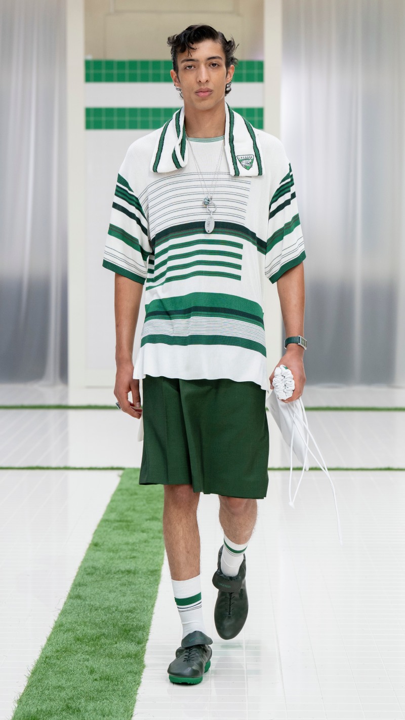 Tendencias de moda primavera verano 2026: looks deportivos y elegantes sporty chic