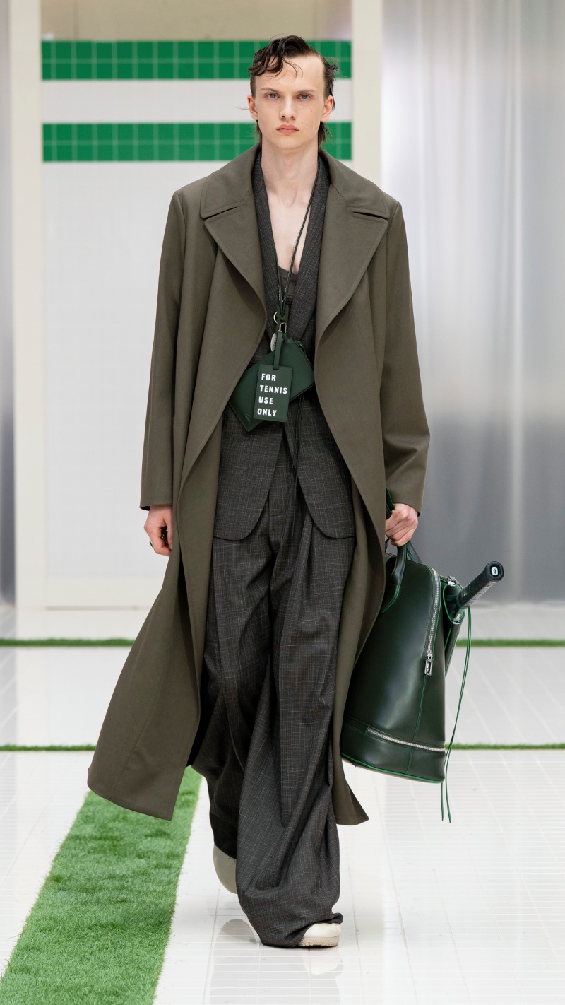 Tendencias de moda primavera verano 2026: looks deportivos y elegantes sporty chic