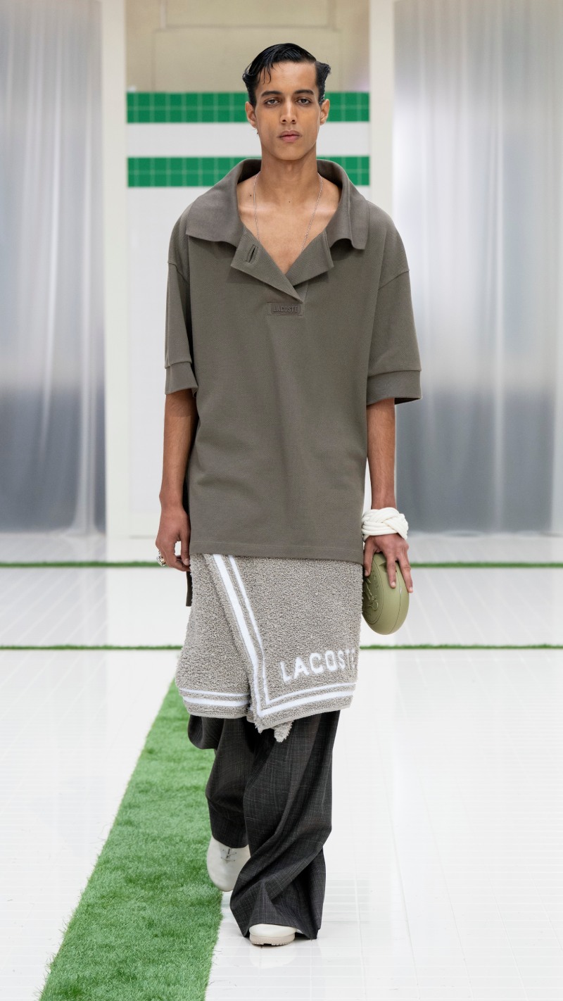 Tendencias de moda primavera verano 2026: looks deportivos y elegantes sporty chic