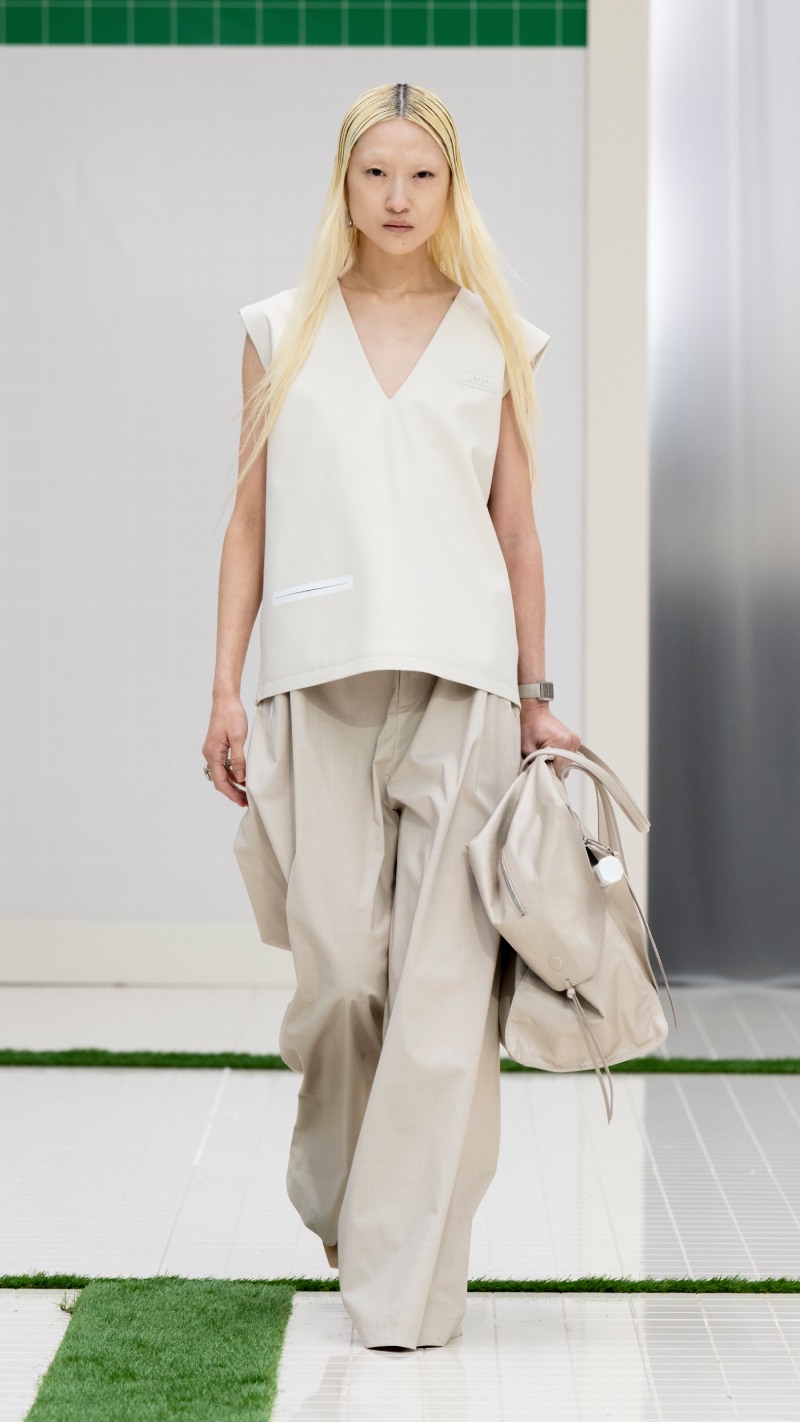 Tendencias de moda primavera verano 2026: looks deportivos y elegantes sporty chic