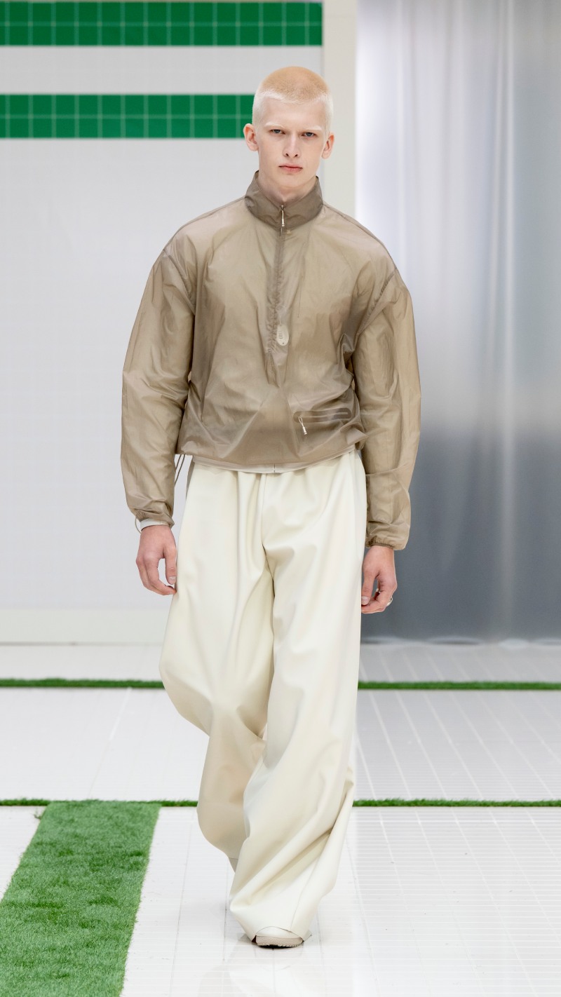 Tendencias de moda primavera verano 2026: looks deportivos y elegantes sporty chic