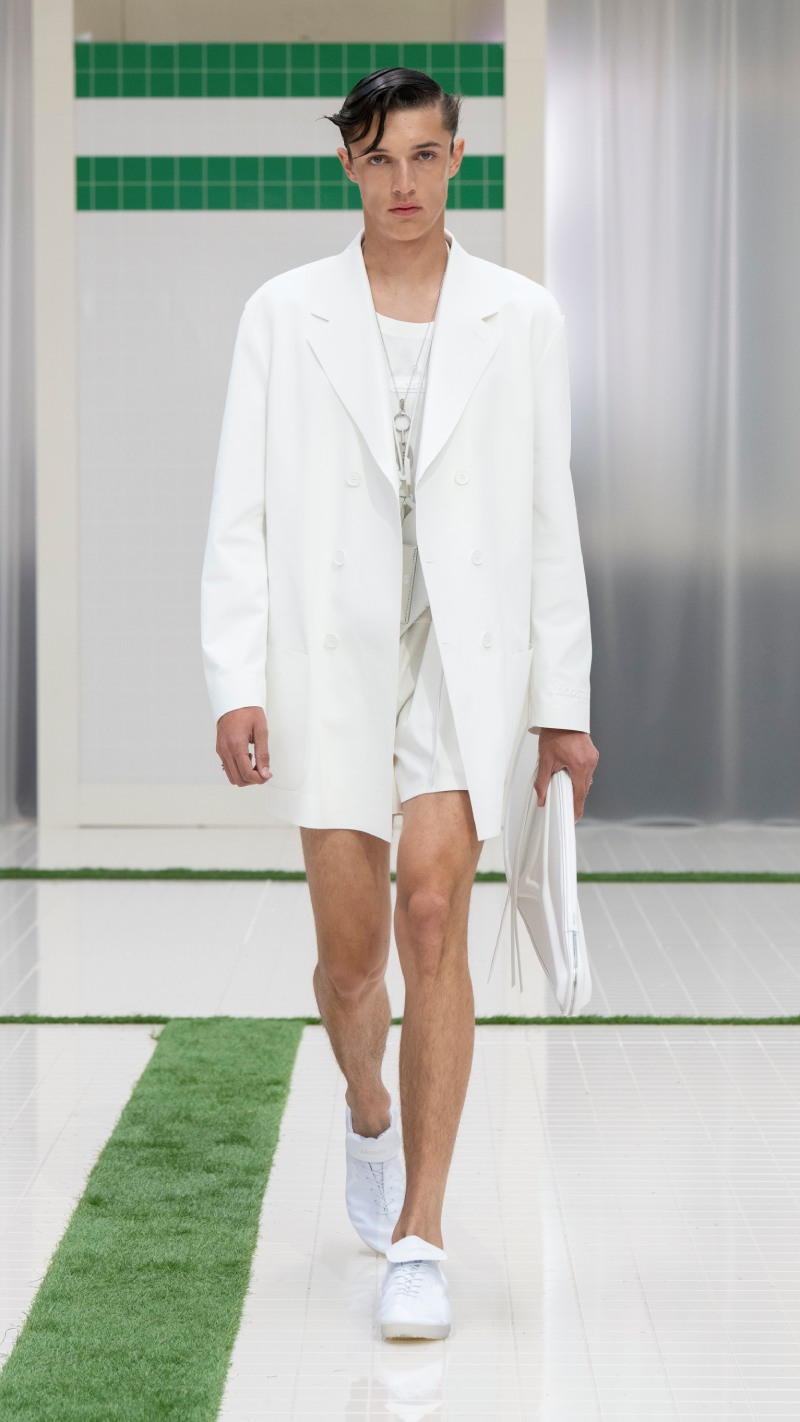 Tendencias de moda primavera verano 2026: looks deportivos y elegantes sporty chic