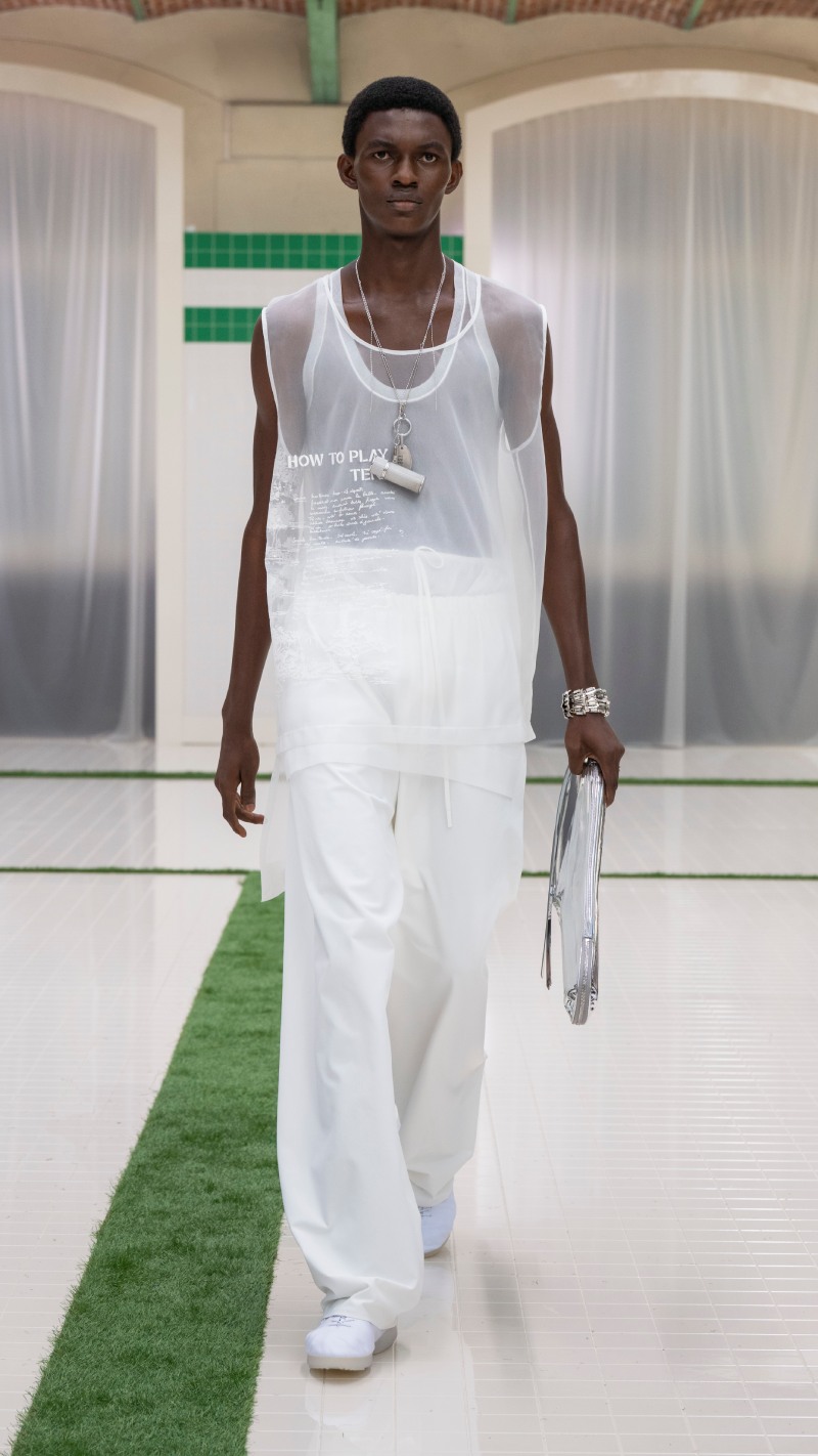 Tendencias de moda primavera verano 2026: looks deportivos y elegantes sporty chic