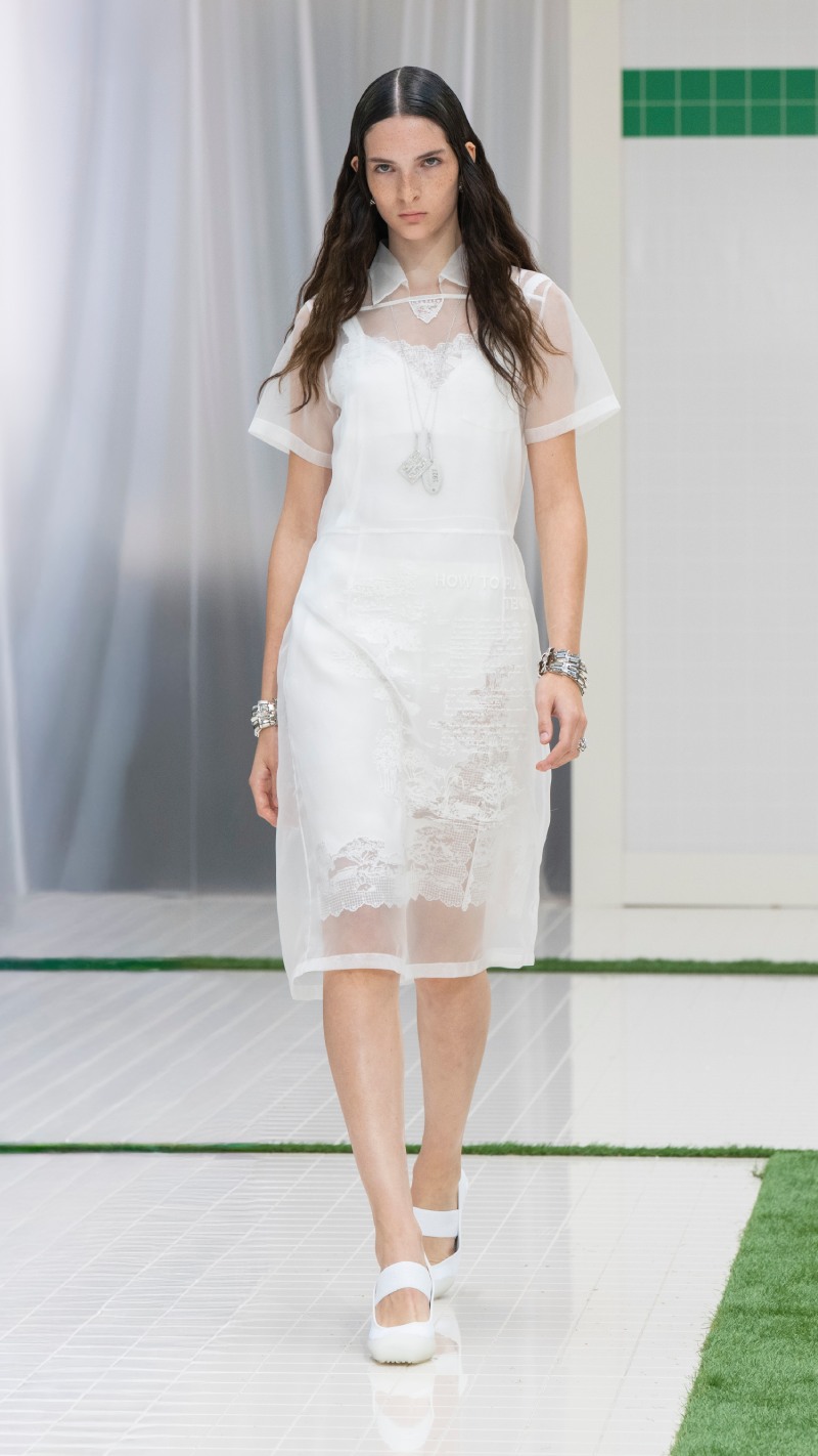 Tendencias de moda primavera verano 2026: looks deportivos y elegantes sporty chic