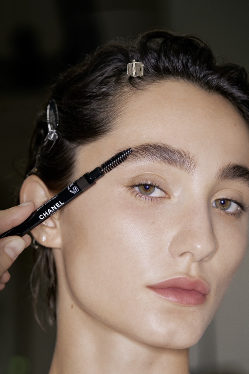 Dale vida a tu piel con el look natural de Chanel ss26