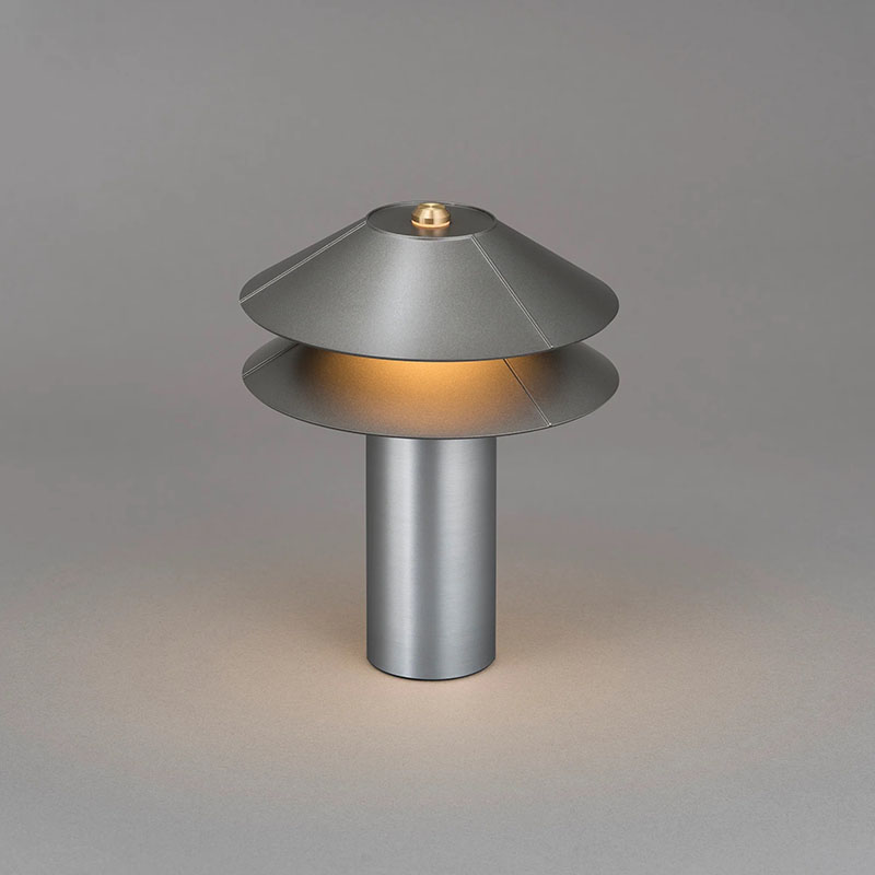 Lámpara portátil 2Shades de Minale encendida