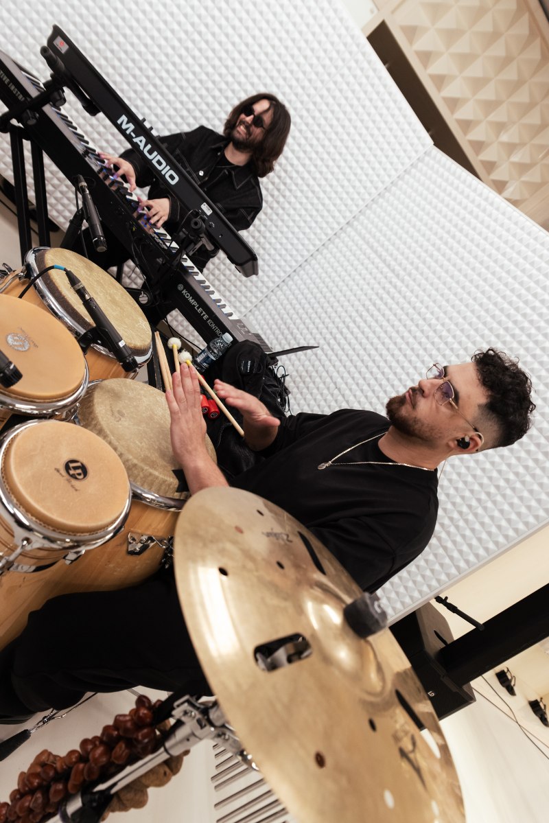 nueva tienda Bershka gallery sessions conciertos lia kali