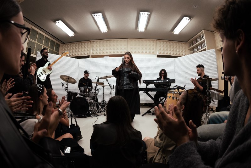 nueva tienda Bershka gallery sessions conciertos lia kali