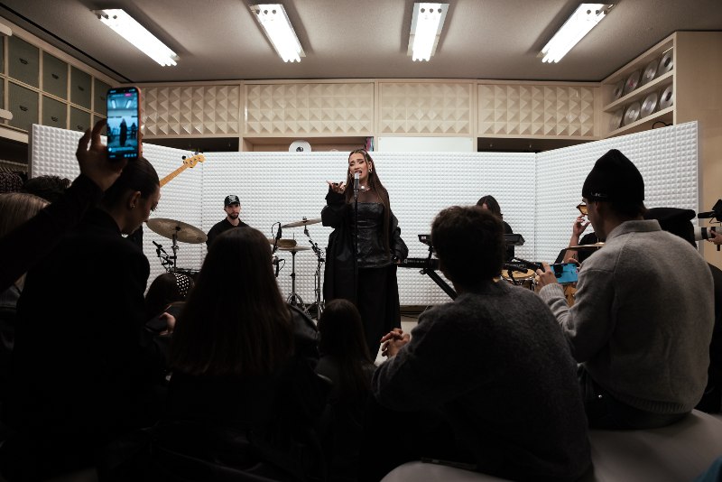 nueva tienda Bershka gallery sessions conciertos lia kali