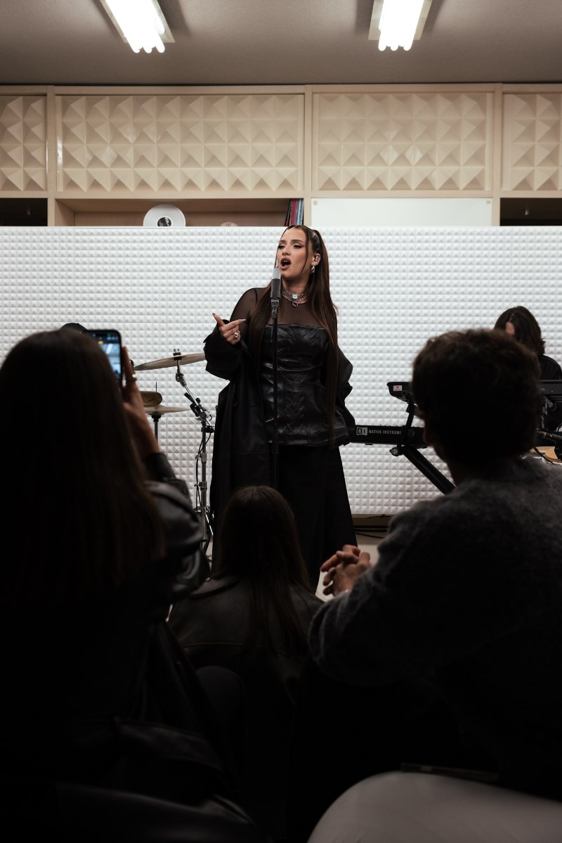 nueva tienda Bershka gallery sessions conciertos lia kali