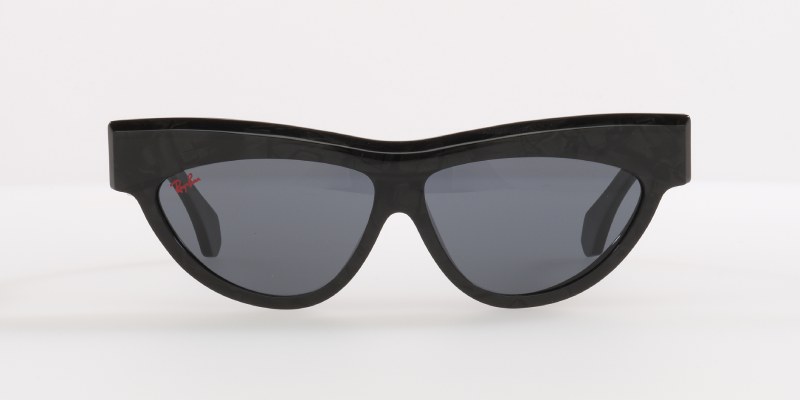 Alain Mikli subvierte los iconos de Ray-Ban con vanguardia