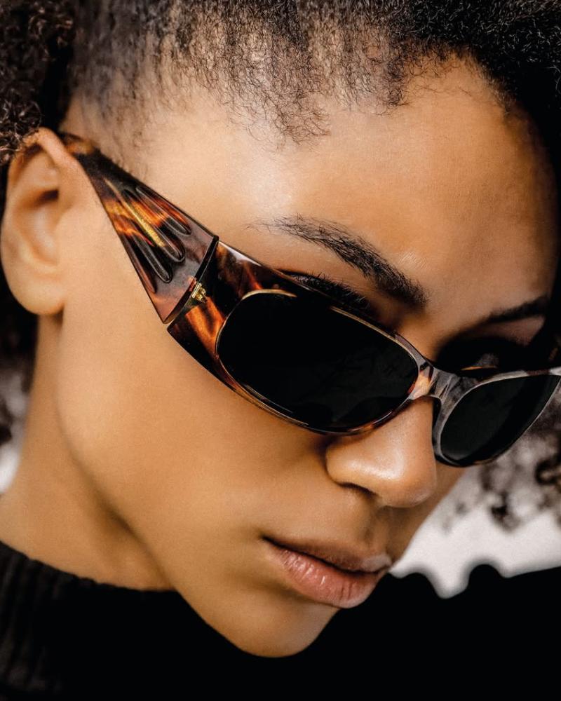 Alain Mikli subvierte los iconos de Ray-Ban con vanguardia