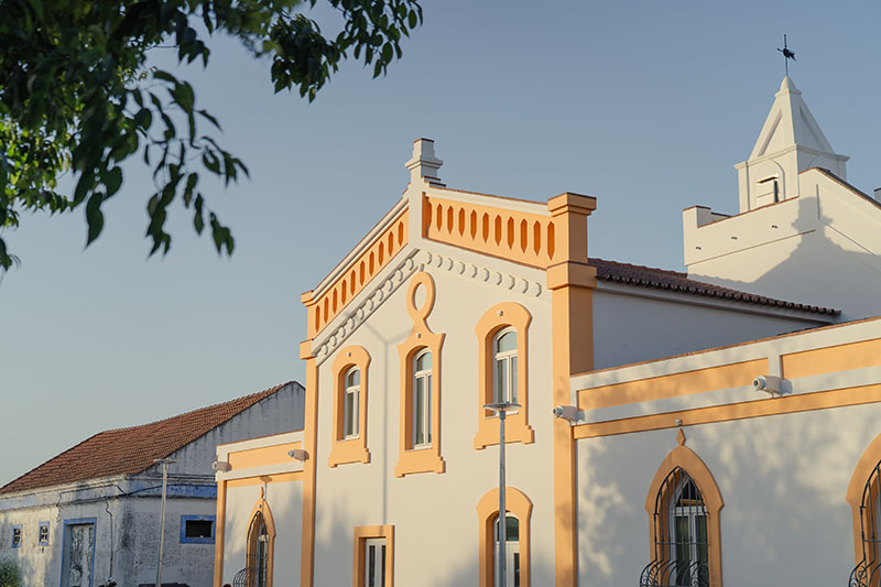 Fachada principal del Restaurante Forno da Telha en Évora