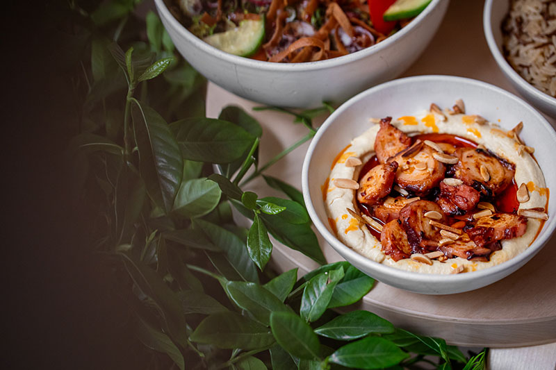 El restaurante libanés Onoé cumple años y renueva su carta