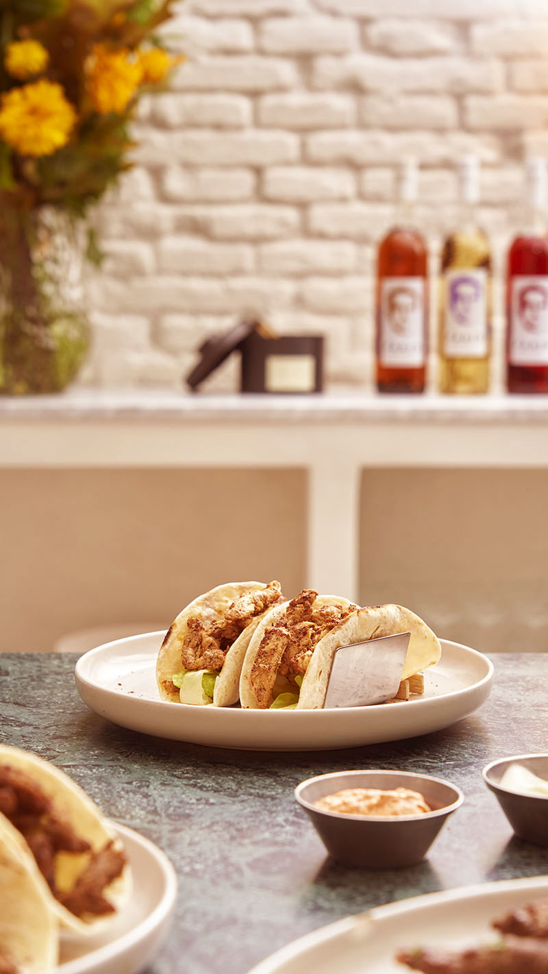 El restaurante libanés Onoé cumple años y renueva su carta