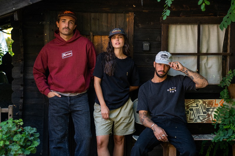 Morrison diseña una moda emocional con parches de los 90