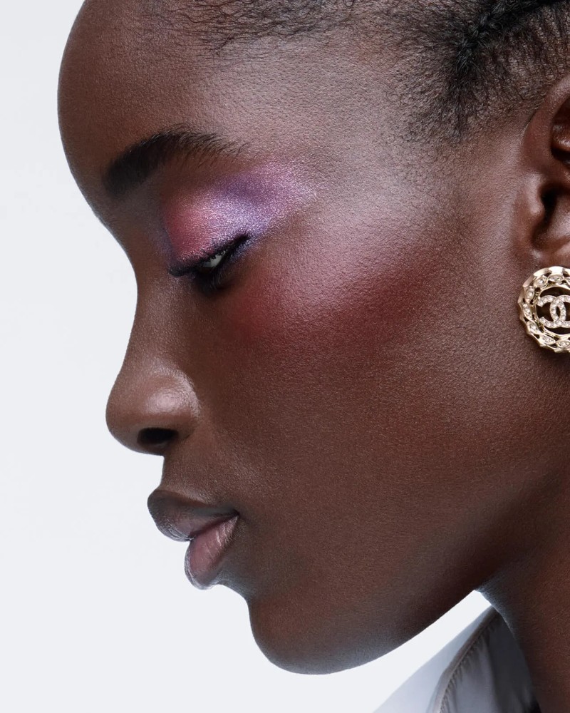 Haz que cada mirada cuente con las sombras Chanel