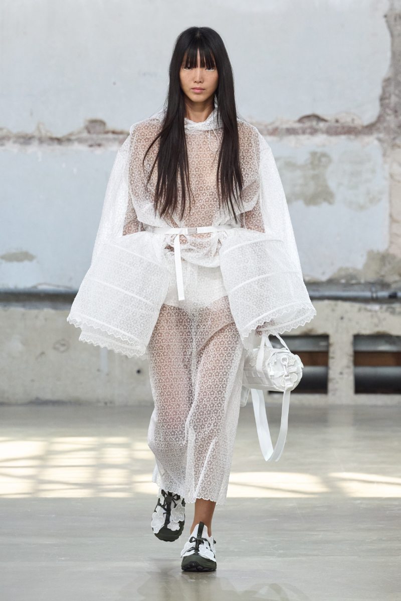 Looks urbanos de gorp core para chica