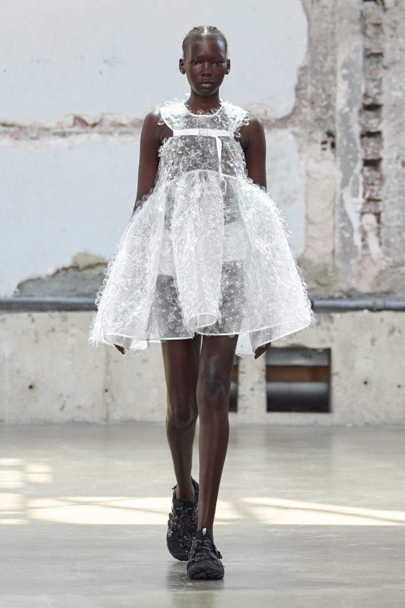 Looks urbanos de gorp core para chica