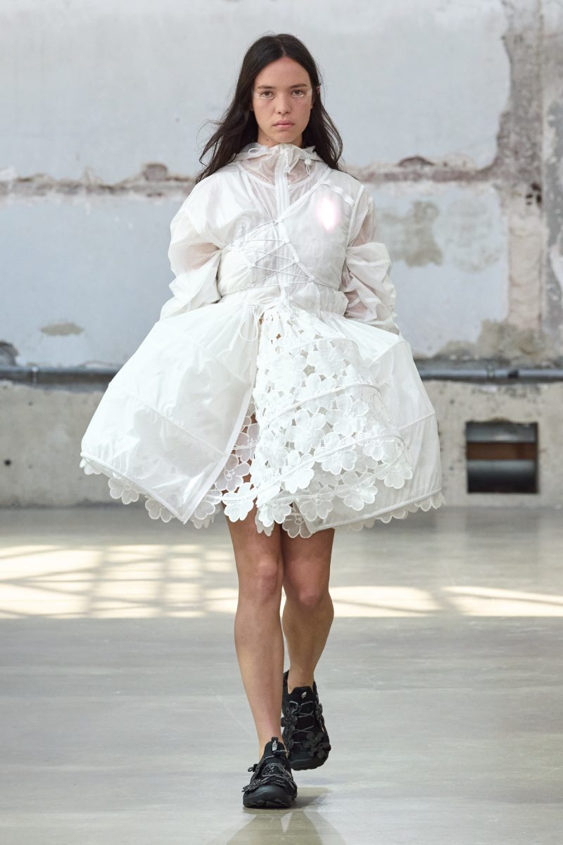 Looks urbanos de gorp core para chica