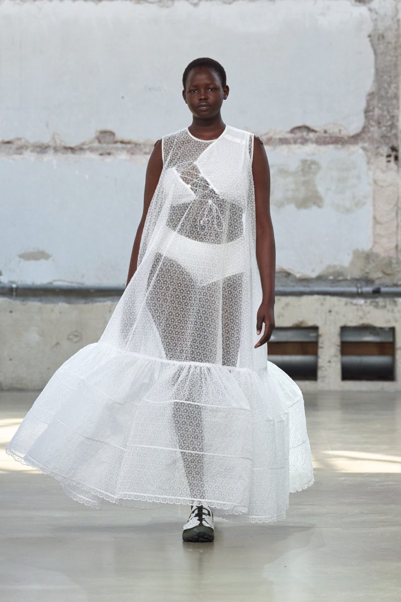 Looks urbanos de gorp core para chica