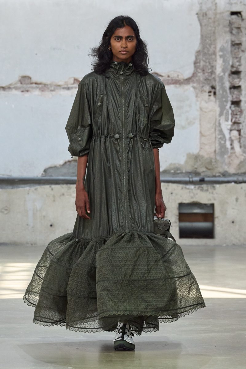 Looks urbanos de gorp core para chica