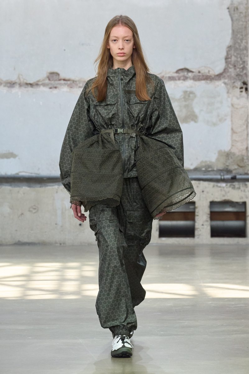 Looks urbanos de gorp core para chica