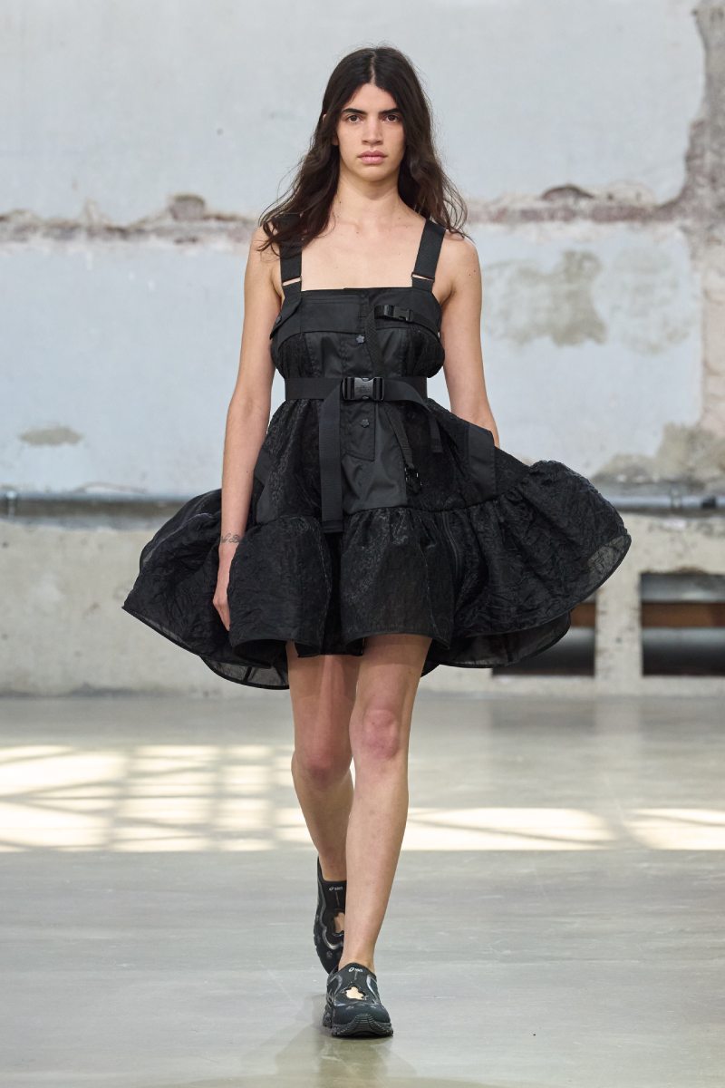 Looks urbanos de gorp core para chica