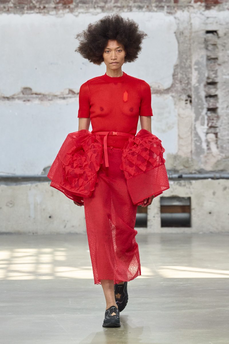 Looks urbanos de gorp core para chica