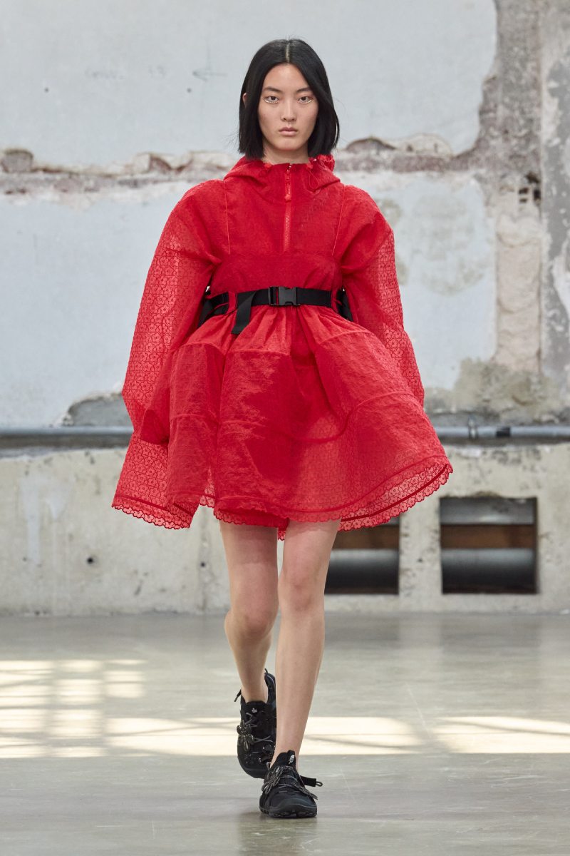 Looks urbanos de gorp core para chica