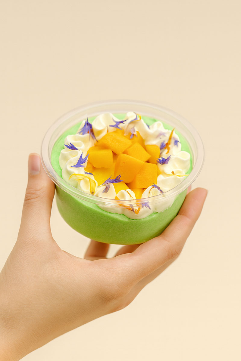 Tiketiko pastelería-panadería: uno de sus postres con mango y té matcha