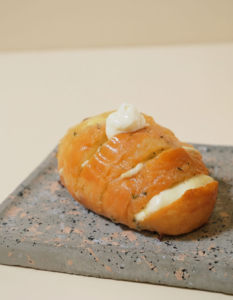 Tiketiko pastelería-panadería: un pan de ajo