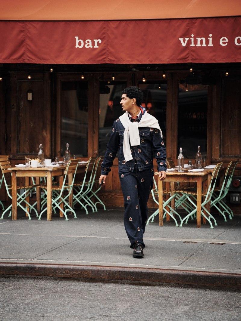 Nueva colección Tommy Jeans fw25 looks preppy casuales