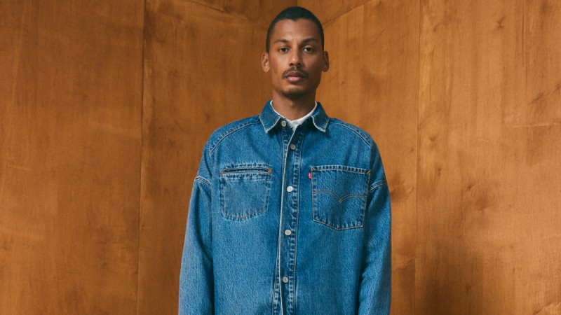 Tendencias denim otoño 2025: vaqueros twisted