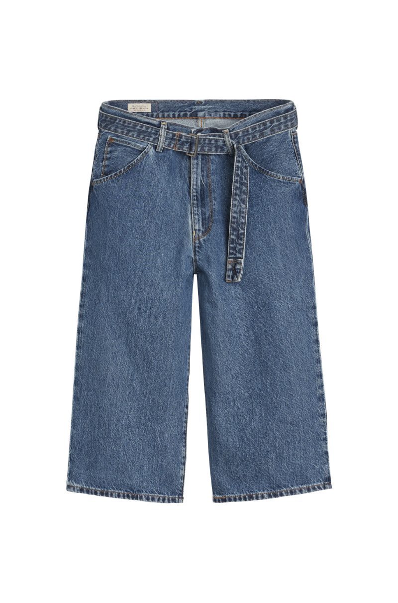 Tendencias denim otoño 2025: vaqueros twisted