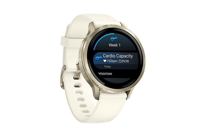 Venu 4: un reloj inteligente Garmin Venu 4 con correa blanca sobre un fondo blanco muestra en su pantalla encendida las pulsaciones.