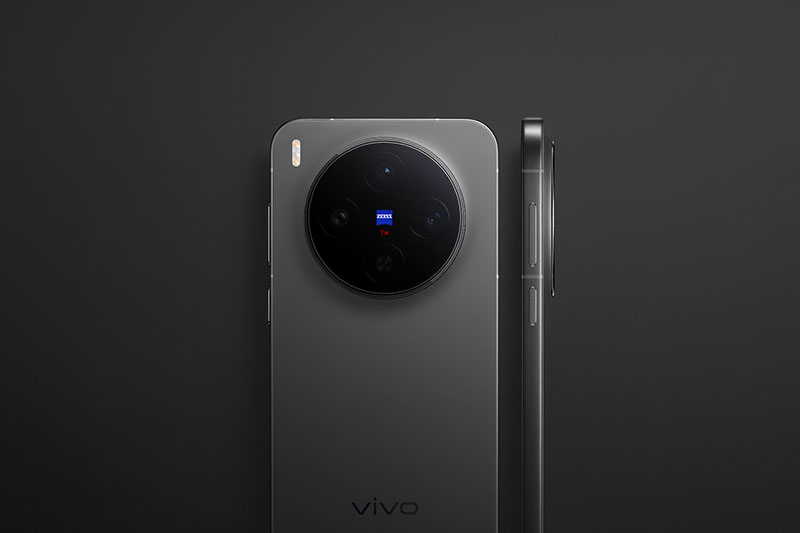 Vivo X300 Pro: fotografía de un modelo de perfil y la trasera