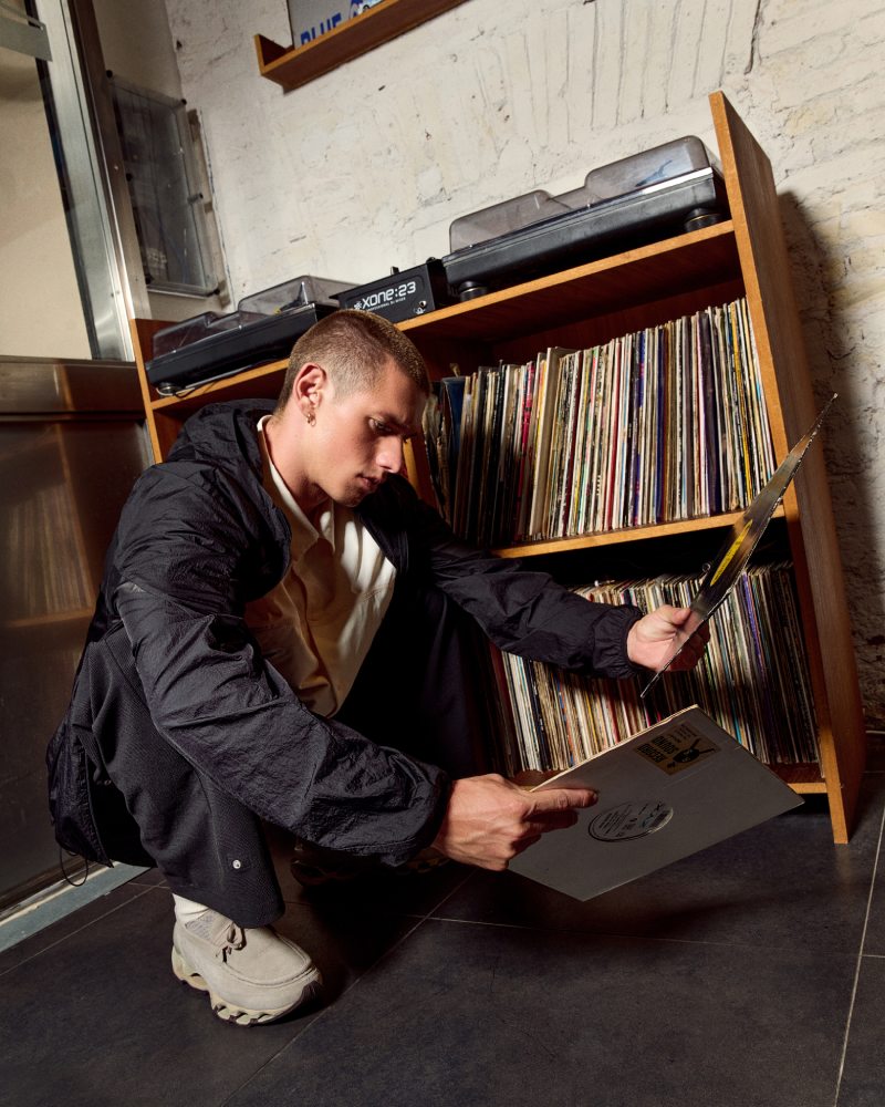 Mizuno mete futurismo a la tendencia de zapatillas mocasín