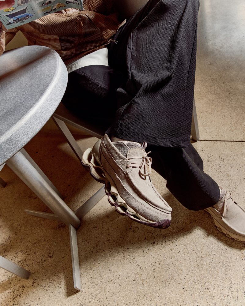 Mizuno mete futurismo a la tendencia de zapatillas mocasín