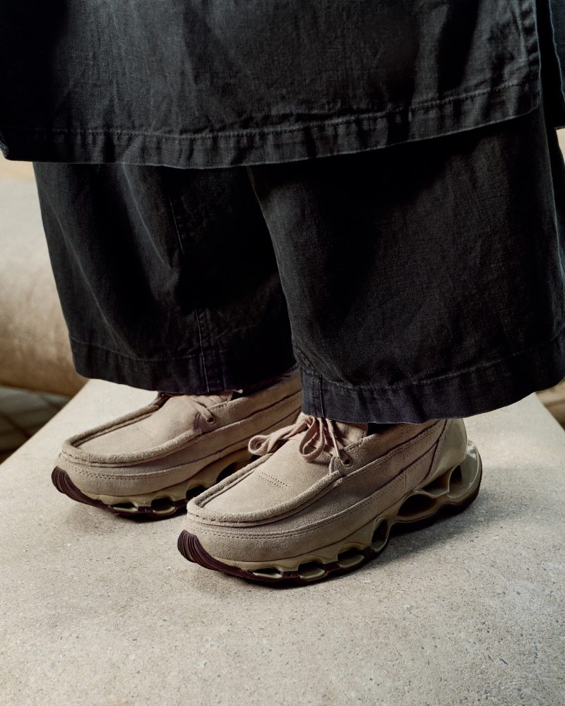 Mizuno mete futurismo a la tendencia de zapatillas mocasín
