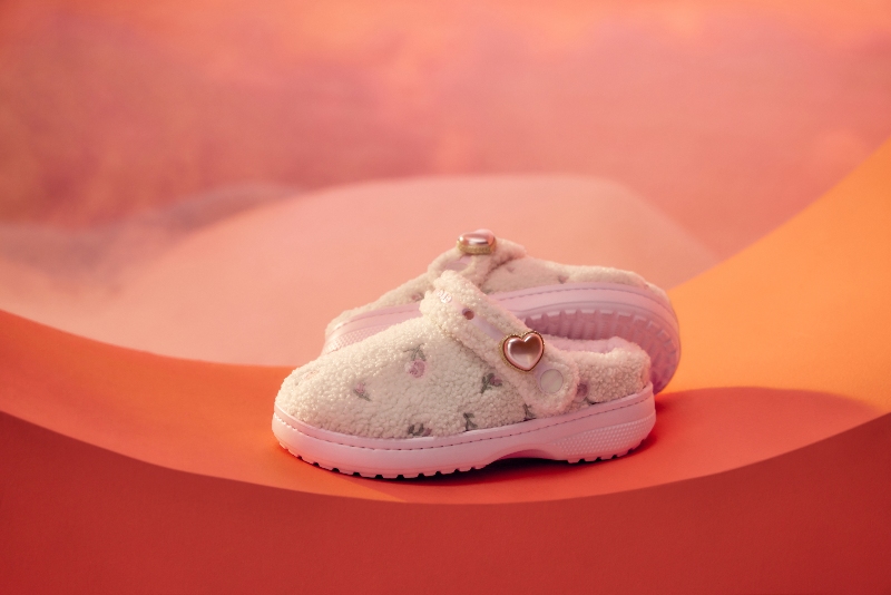 Hollister añade borreguito a las Crocs que todos quieren