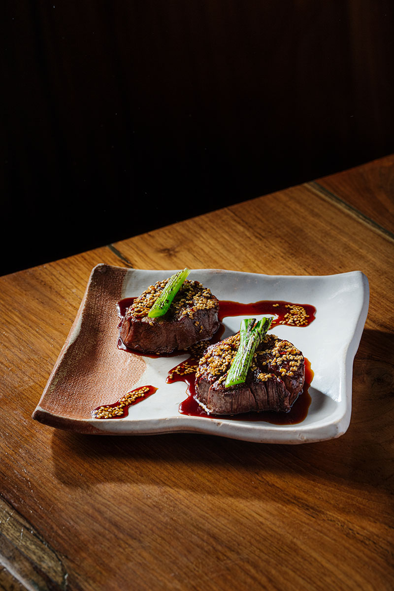 Zuma Madrid menú Omasake Signature: solomillo de ternera picante con sésamo