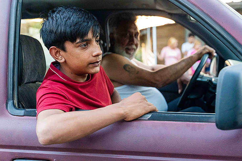 Ciudad sin sueño - fotograma de la película con actores gitanos en la Cañada Real