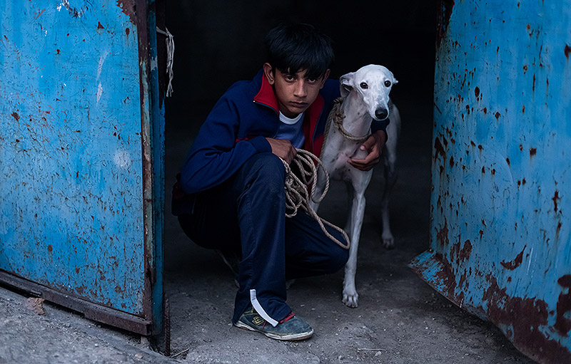 Ciudad sin sueño - fotograma de la película con actores gitanos en la Cañada Real
